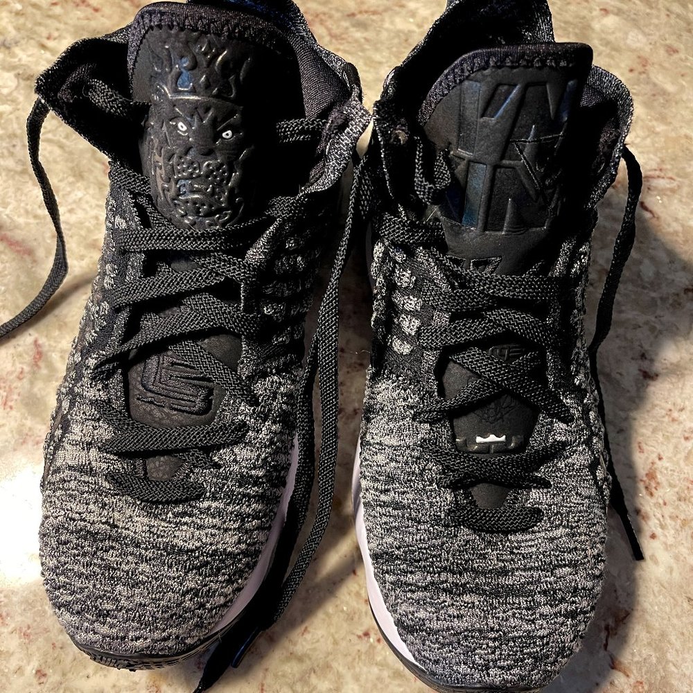 Nike LeBron Kids / Women's 2019 Ashes Black/White